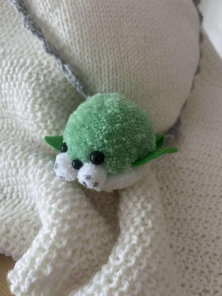 Robe aus Pompons