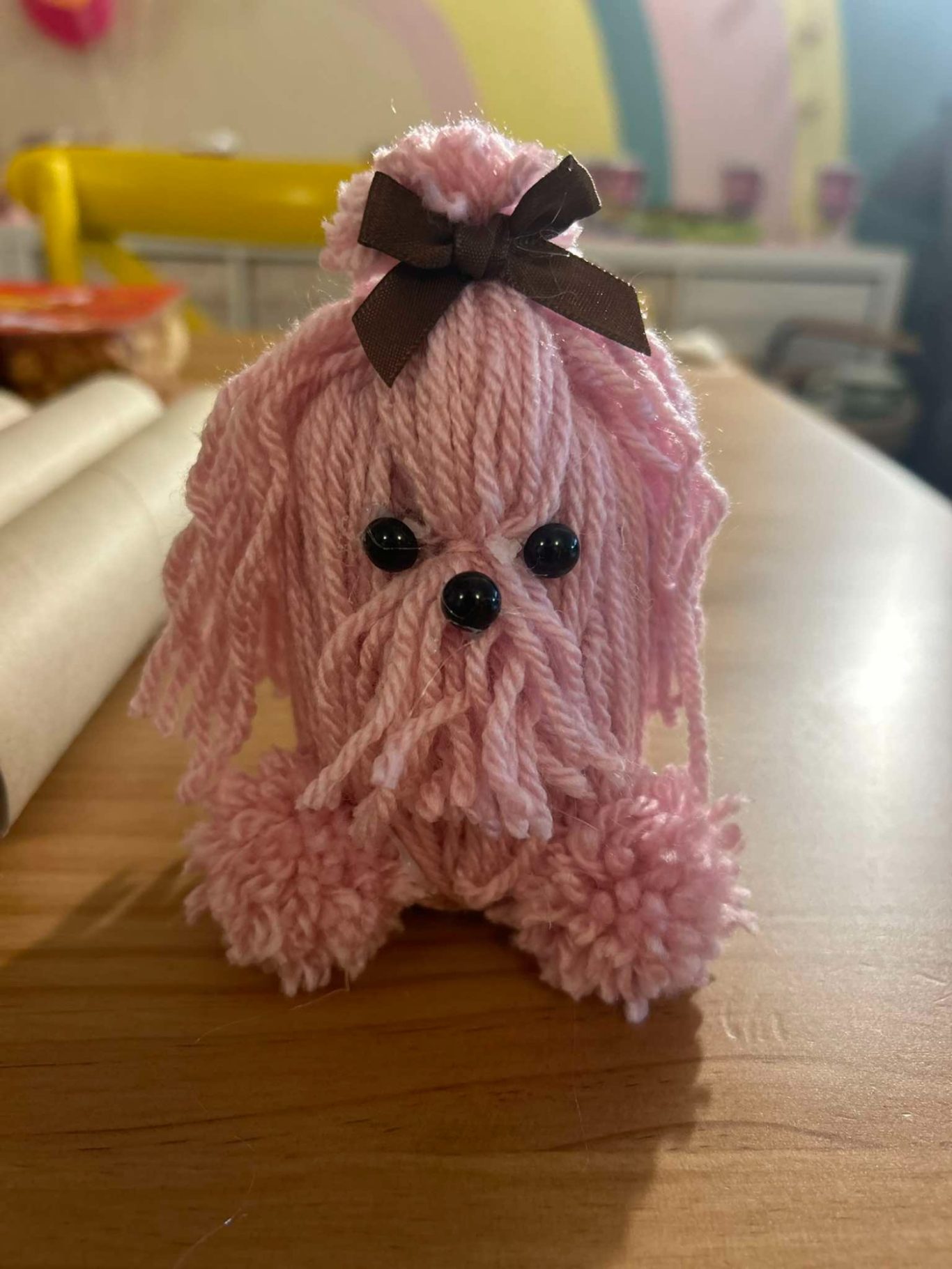 Hund aus Wolle und Klorolle Hund aus Wolle