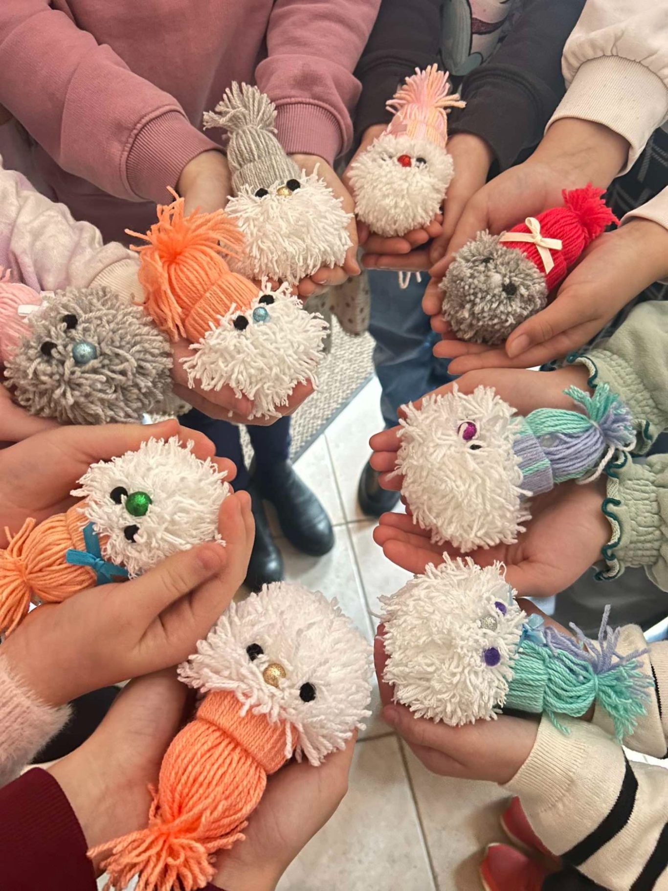 Wichtel Weihnachtsdekoration gebastelt Wichteln aus Wolle